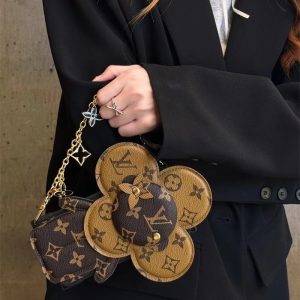 Alternative view of ヴィトン ヴィヴィエンヌ スマホケース ルイ ヴィトン iphone17/17promax ショルダー ケース iphone16pro/15/14 ケース キャラクター  iphoneケース かわいい iphoneケース ハイブランド