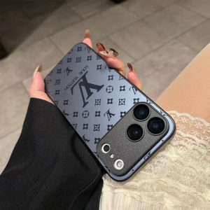ルイ ヴィトン iphone17/16 ケース コピー iphone17pro/16pro ケース ガラス iphone15/15pro ケース ペア ブランド  ヴィトン風 iphone14/13ケース カメラ保護 かわいい ハイブランド